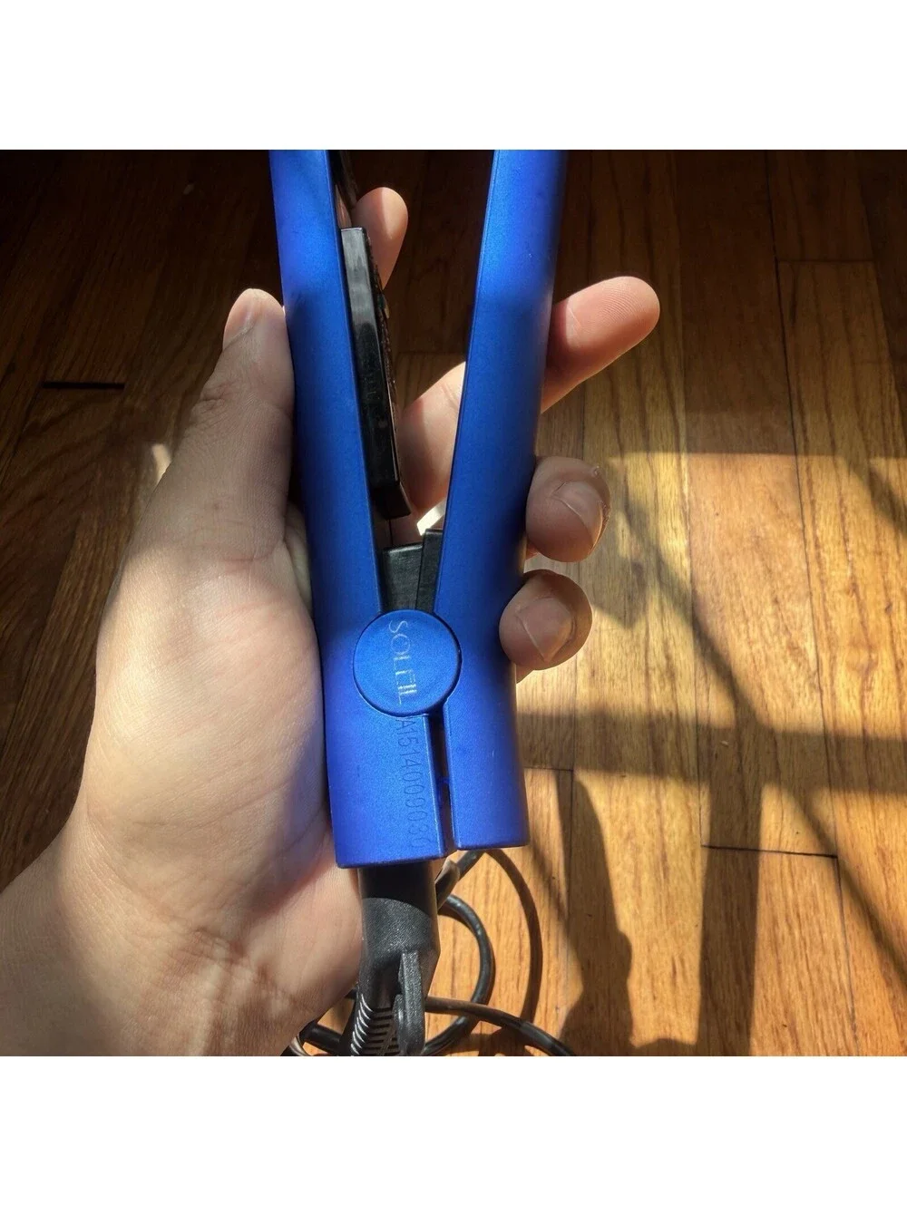 Soleil Solid Ceramic Professional Flat Iron Blue L10HSC-M6 MSRP $375 WORKING